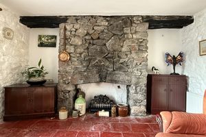 24' Living Room Feature- click for photo gallery